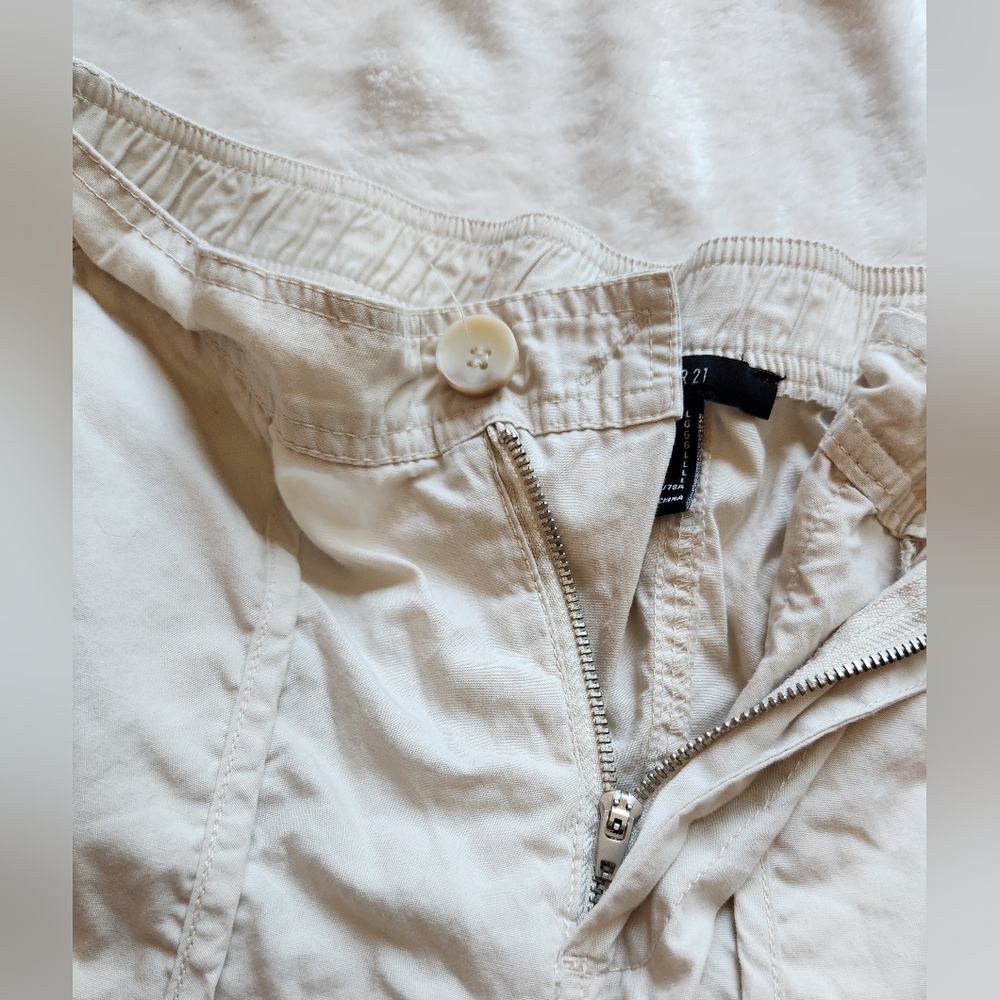 LIKE NEW Forever 21 Cream Cargo Pants with Elastic Waist - Picture 5 of 6